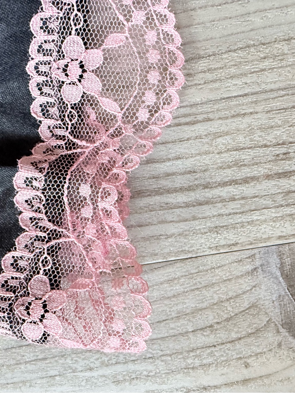 Vintage Y2K Old Navy Black and Pink Lace Trim Women's Camisole Top Small NWT - Picture 2 of 4